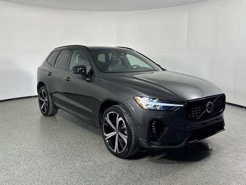 2022 Volvo XC60 B6 R-Design