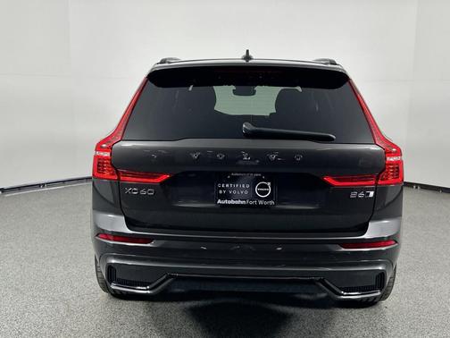 2022 Volvo XC60 B6 R-Design