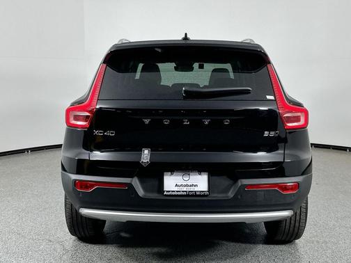 2025 Volvo XC40 B5 Plus Bright Theme