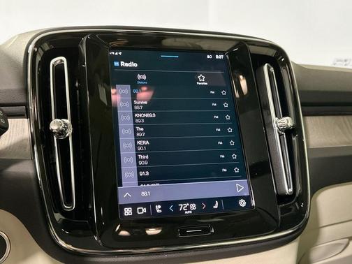 2025 Volvo XC40 B5 Plus Bright Theme