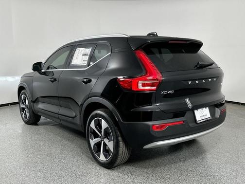 2025 Volvo XC40 B5 Plus Bright Theme