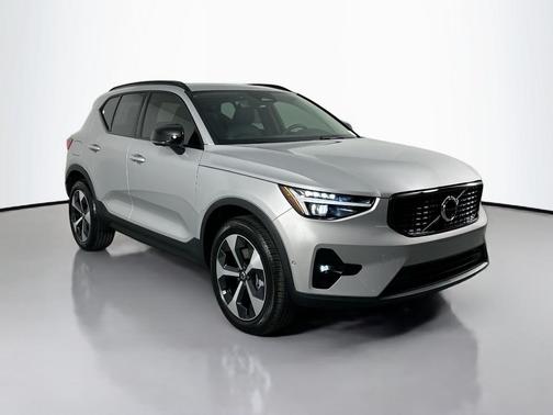 2025 Volvo XC40 B5 Plus Dark Theme