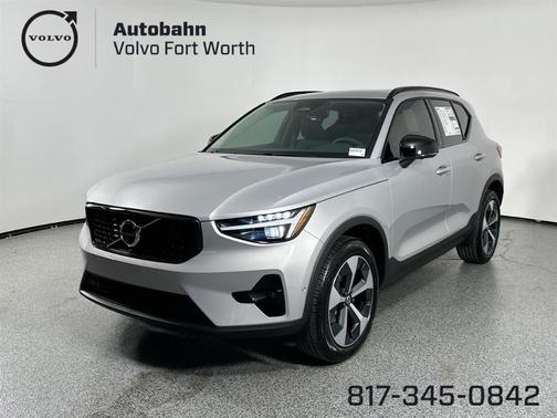 2025 Volvo XC40 B5 Plus Dark Theme