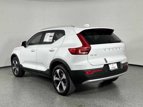 2025 Volvo XC40 B5 Plus Bright Theme