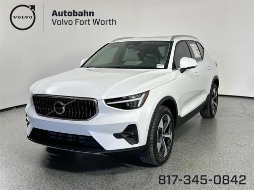 2025 Volvo XC40 B5 Plus Bright Theme