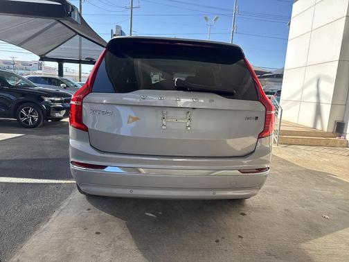 2023 Volvo XC90 B5 Plus