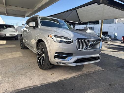 2023 Volvo XC90 B5 Plus