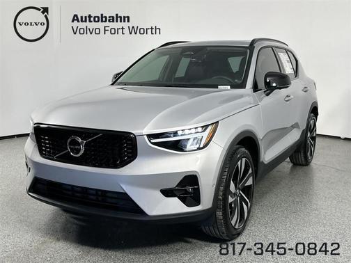 2025 Volvo XC40 B5 Plus Dark Theme