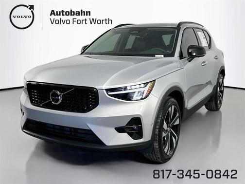 2025 Volvo XC40 B5 Plus Dark Theme