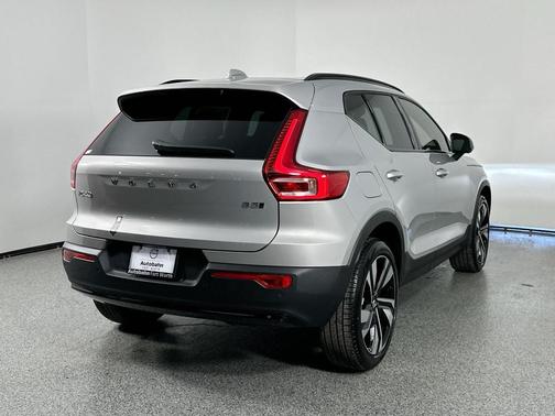 2025 Volvo XC40 B5 Plus Dark Theme