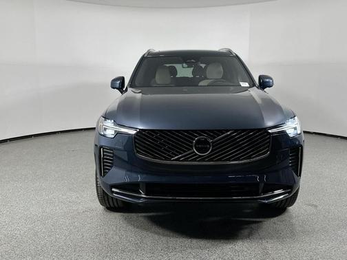 2025 Volvo XC90 B5 Plus 6-Seater