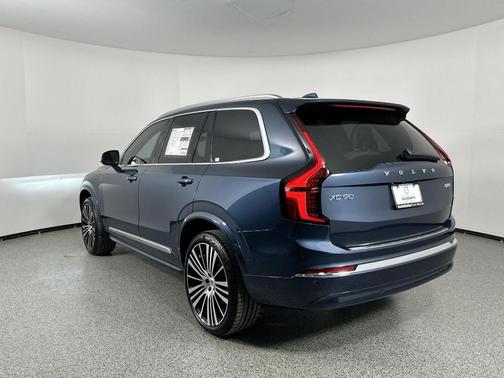 2025 Volvo XC90 B5 Plus 6-Seater