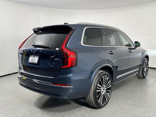 2025 Volvo XC90 B5 Plus 6-Seater