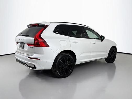 2023 Volvo XC60 B5 Plus Dark Theme