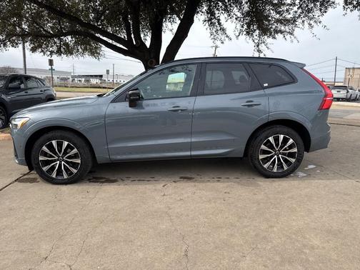 2023 Volvo XC60 B5 Plus Dark Theme