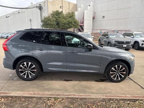 2023 Volvo XC60 B5 Plus Dark Theme