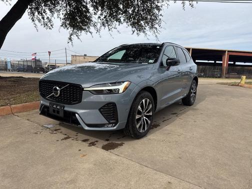 2023 Volvo XC60 B5 Plus Dark Theme
