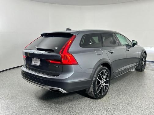 2020 Volvo V90 Cross Country T6