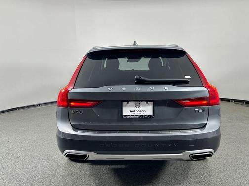 2020 Volvo V90 Cross Country T6