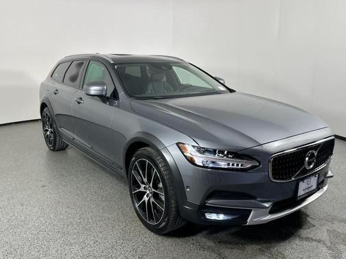 2020 Volvo V90 Cross Country T6