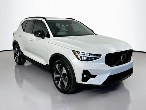 2026 Volvo XC40 B5 Plus