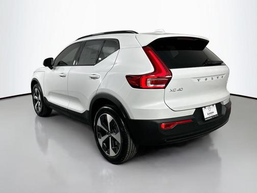 2026 Volvo XC40 B5 Plus