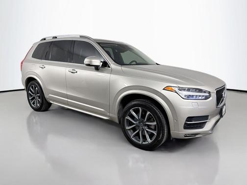 2017 Volvo XC90 T6 Momentum