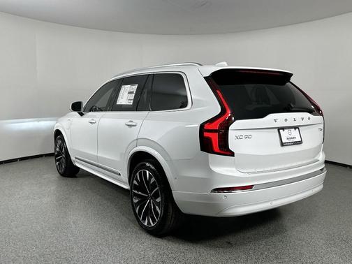 2025 Volvo XC90 Plug-In Hybrid T8 Plus 7-Seater