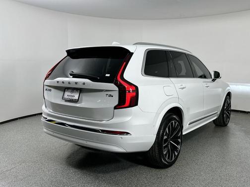 2025 Volvo XC90 Plug-In Hybrid T8 Plus 7-Seater