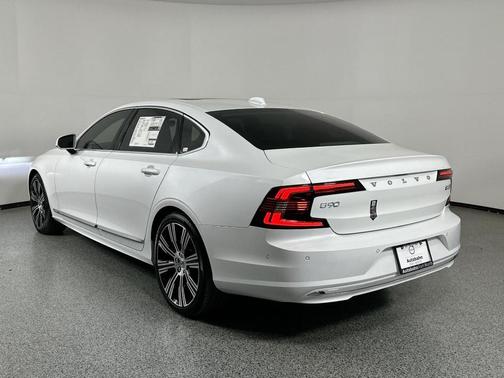 2025 Volvo S90 B6 Ultra