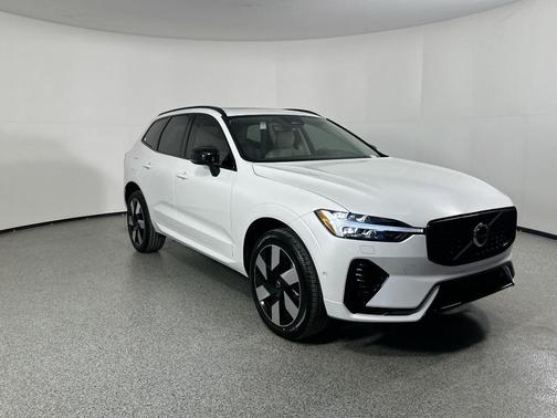 2025 Volvo XC60 Plug-In Hybrid T8 Plus
