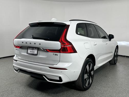 2025 Volvo XC60 Plug-In Hybrid T8 Plus
