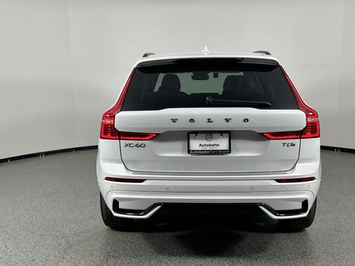 2025 Volvo XC60 Plug-In Hybrid T8 Plus