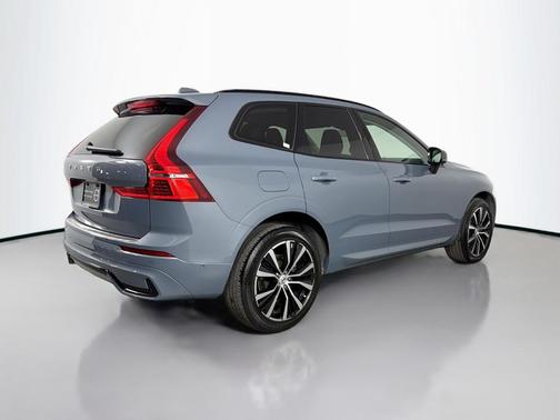 2023 Volvo XC60 B5 Plus Dark Theme