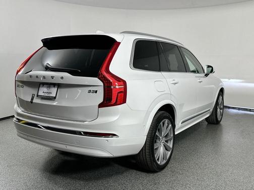 2025 Volvo XC90 B5 Plus