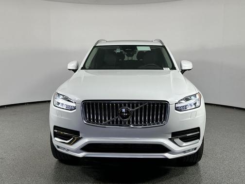 2025 Volvo XC90 B5 Plus