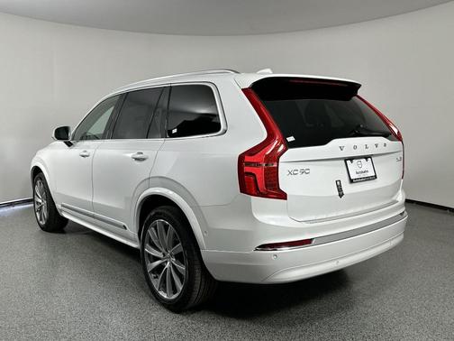 2025 Volvo XC90 B5 Plus