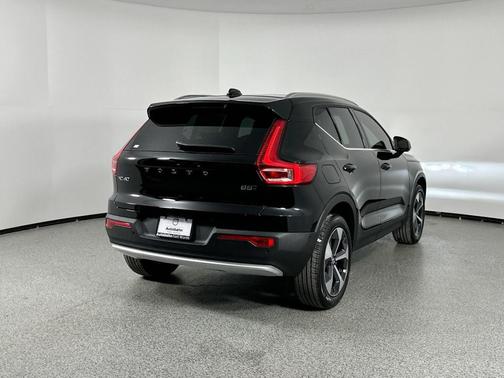 2025 Volvo XC40 B5 Plus Bright Theme
