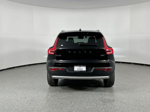 2025 Volvo XC40 B5 Plus Bright Theme