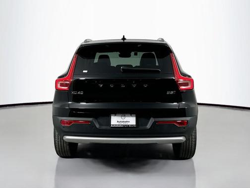 2025 Volvo XC40 B5 Plus Bright Theme