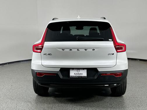 2026 Volvo XC40