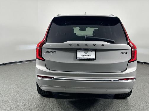 2025 Volvo XC90 B5 Plus 6-Seater