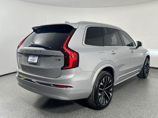 2025 Volvo XC90 B5 Plus 6-Seater