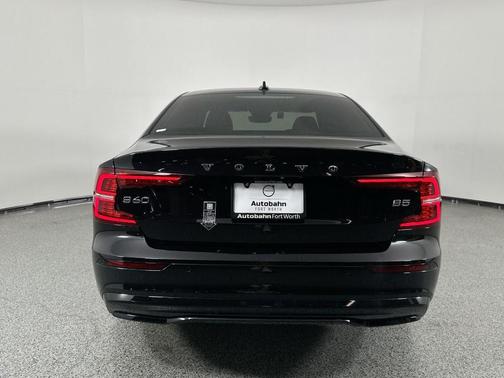 2024 Volvo S60 B5 Plus Dark Theme