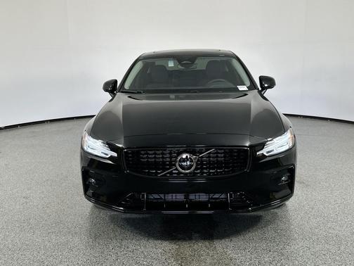 2024 Volvo S60 B5 Plus Dark Theme