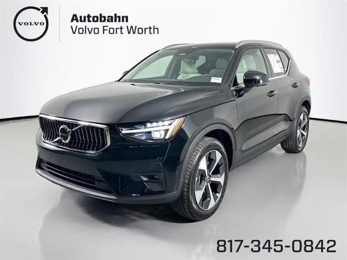 2025 Volvo XC40 B5 Plus Bright Theme