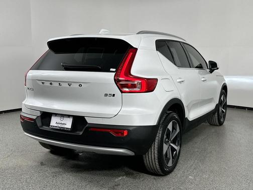 2025 Volvo XC40 B5 Core Bright Theme