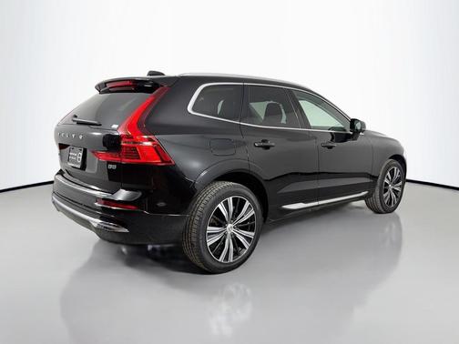 Onyx Black Metallic 2023 Volvo XC60 B5 Plus Bright Theme