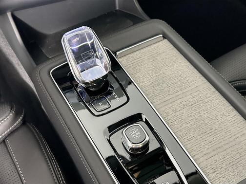 2025 Volvo XC90 Plug-In Hybrid T8 Ultra 7-Seater