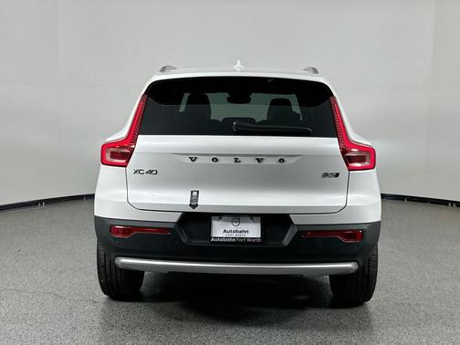2025 Volvo XC40 B5 Plus Bright Theme